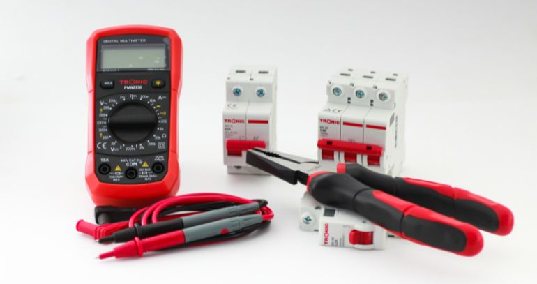 Elektrotechnische Infrastruktur auf einer Baustelle